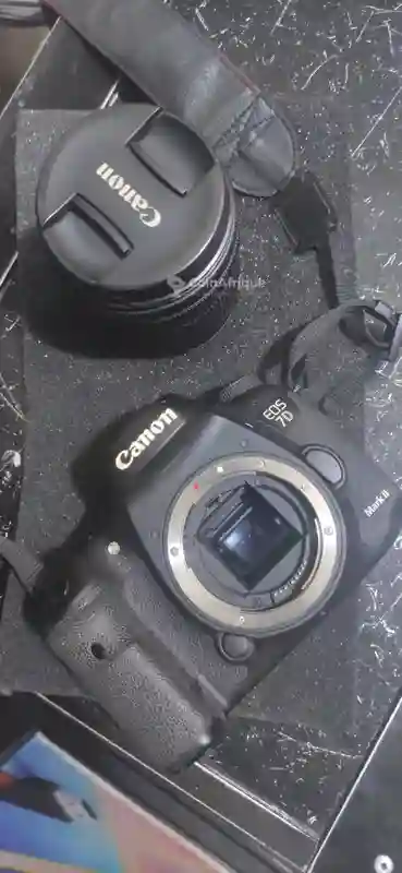 7D Mark II Avec Objectif 15-135 mm - Vue 1