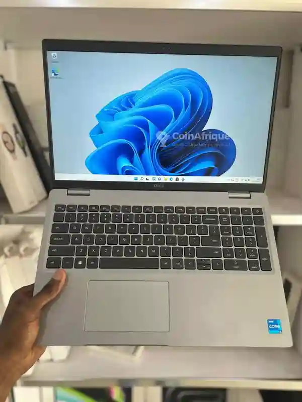 Dell Latitude 5520 - i5 11th | 8gb ram | 256 - Vue 1