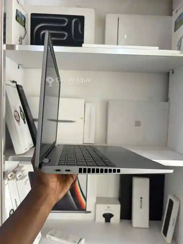 Dell Latitude 5520 - i5 11th | 8gb ram | 256 - Vue 2