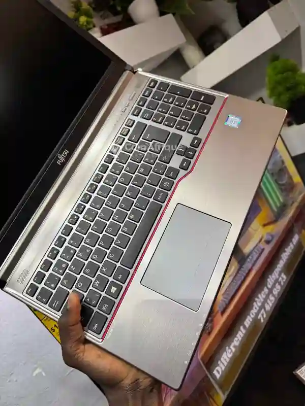 Fujitsu i5 6th 16 gb ram - Vue 1