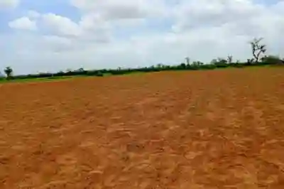 Terrain de 127 Hectare Vers Notto Diobass à Thies - Vue 1
