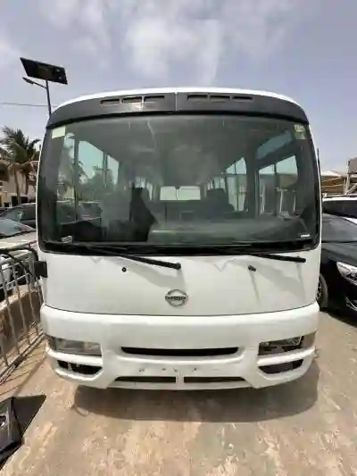Nissan Bus 2017 Venant à Dakar - Vue 2
