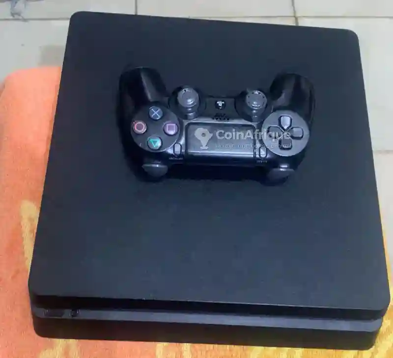 Playstation 4 Slim - Vue 1