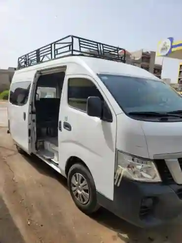 Location DE Mini BUS Nissan 12 Places - Vue 1
