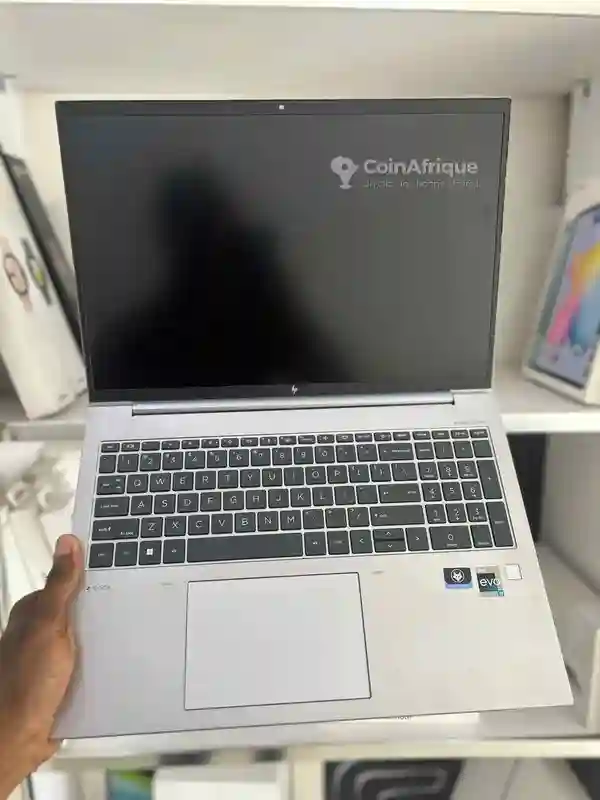 HP Zbook Firefly 16 G9 - i7 12th | 16gb ram | 512 - Vue 2