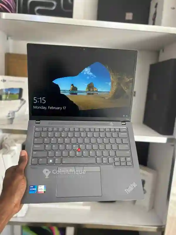 Lenovo Thinkpad T14s gen 3 - i7 12th | 16gb ram | 512 - Vue 4