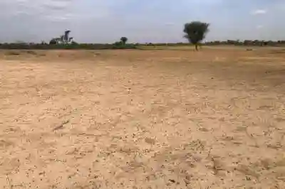 Terrain de 9 000 m² Vers Tassette à Thies - Vue 1