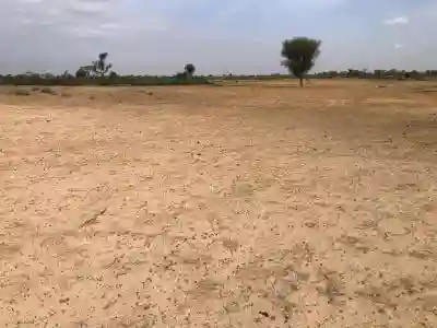 Terrain de 9 000 m² Vers Tassette à Thies - Vue 2
