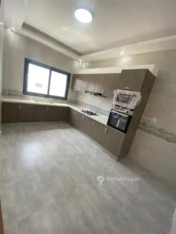 Location Appartement 5pièces -cité Mbakiyou