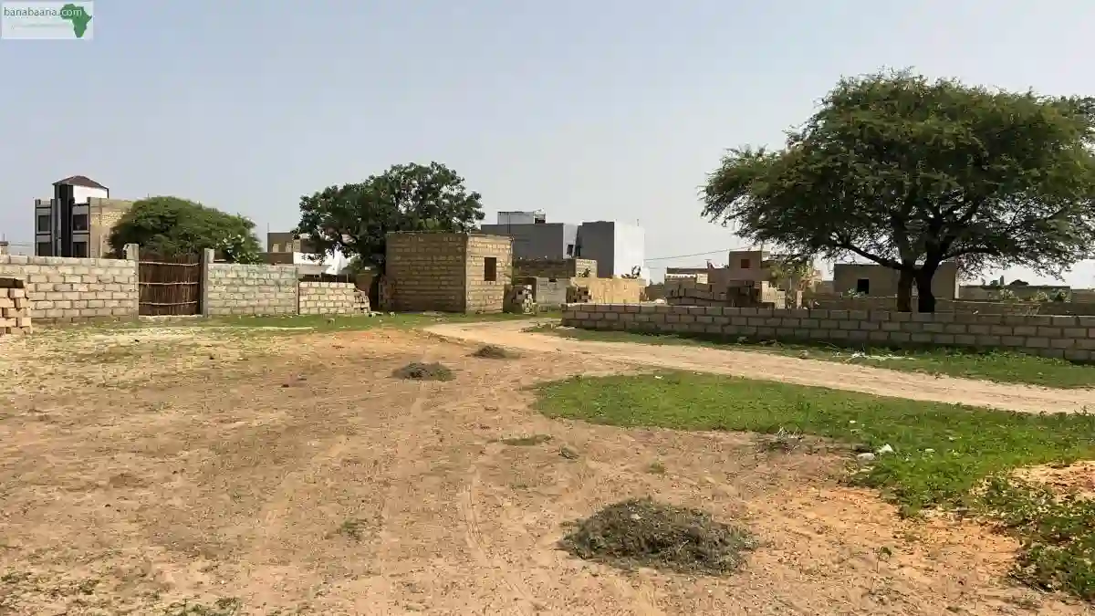 Terrain de 275 Mètres Carrés à Vendre à F
