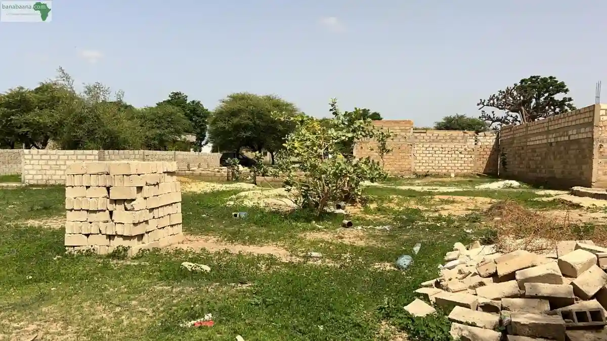 Terrain de 275 Mètres Carrés à Vendre à F - Vue 3