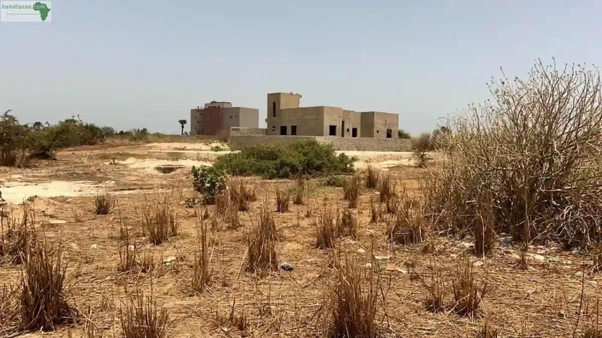 Terrains de 300 Mètres Carrés à Vendre à - Vue 2