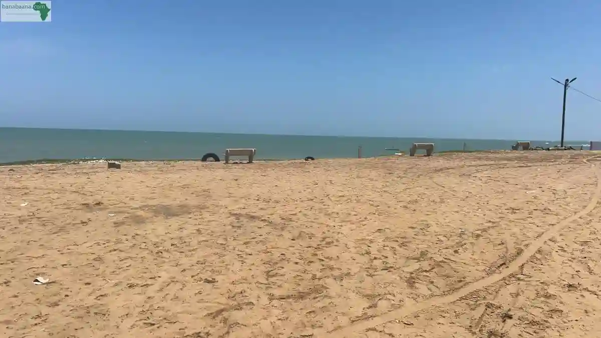 Terrain de 750 Mètres Carrés à Vendre à M - Vue 3