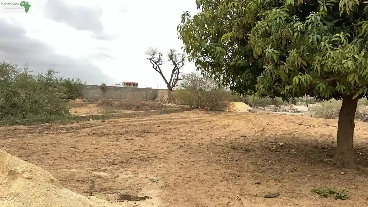 Terrain de 450 Mètres Carrés à Vendre à S - Vue 3