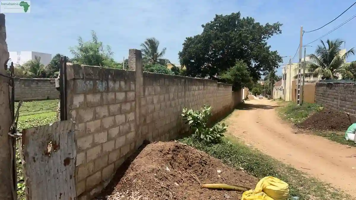 Terrain de 555 Mètres Carrés à Vendre à S