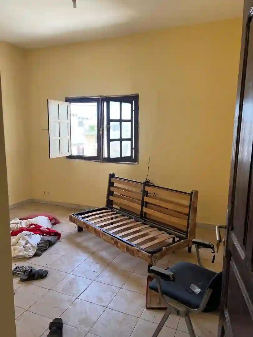 Chambre simple à louer sis scat urbam