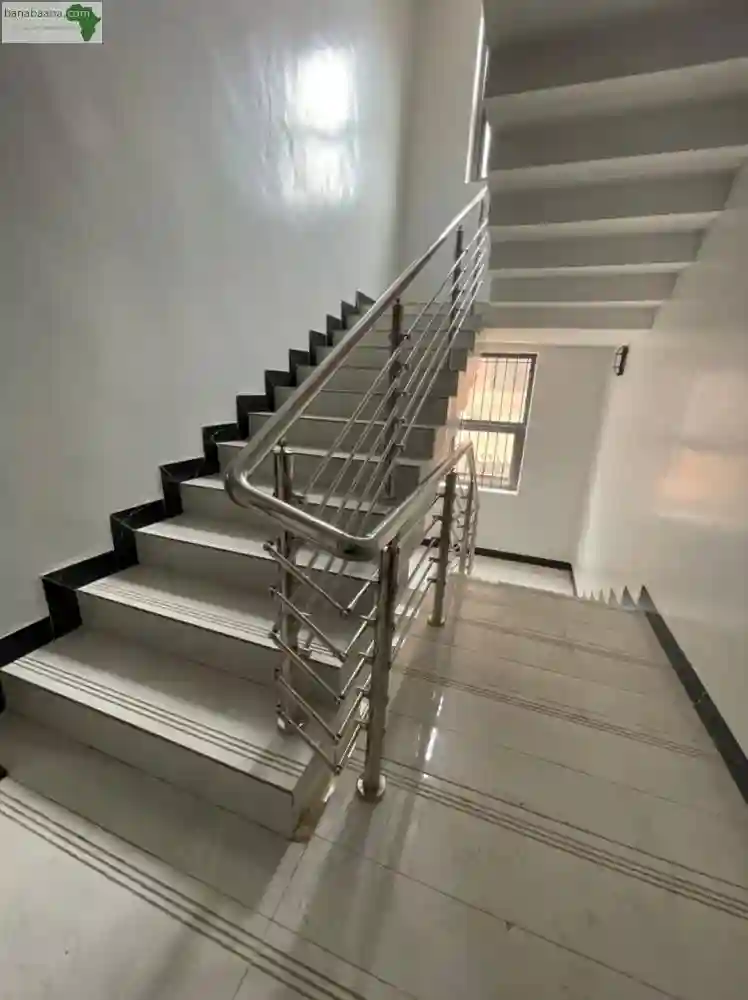 Studio Meublé Disponible à Ouakam - Vue 3