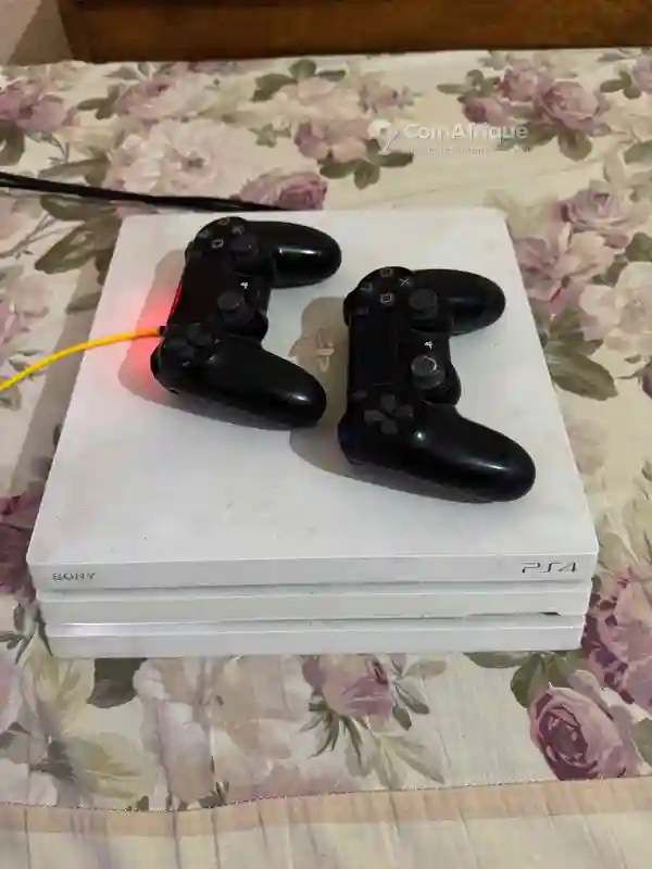 Playstation 4 Pro - Vue 1