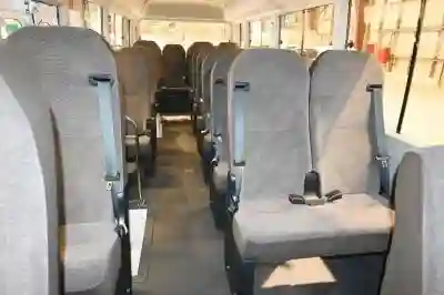 Location DE BUS Toyota Coaster 30 Places à Dakar - Vue 2