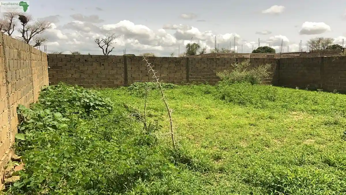Terrain de 450 Mètres Carrés à Vendre à G - Vue 1