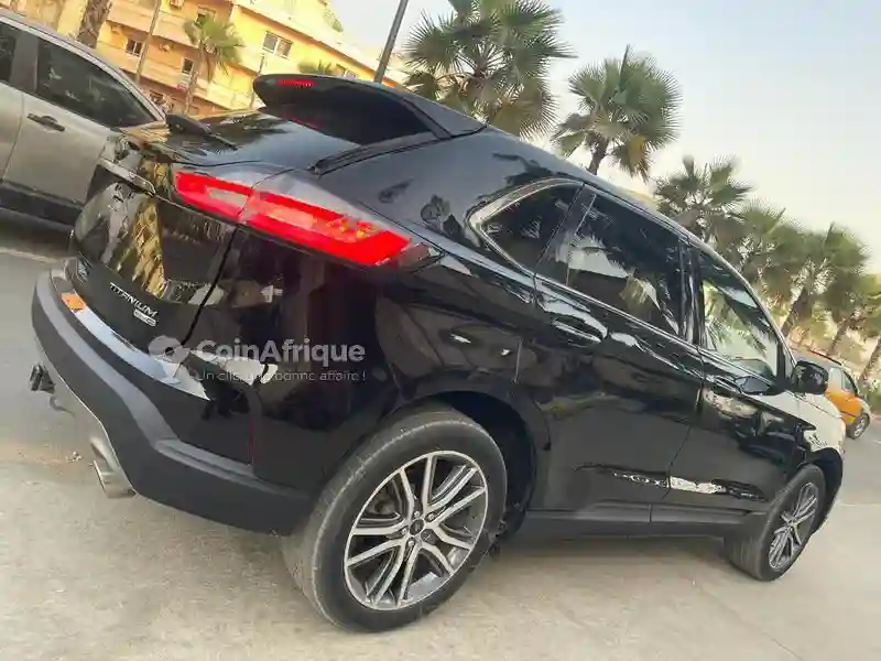 Location Ford Edge 2019 - Vue 3