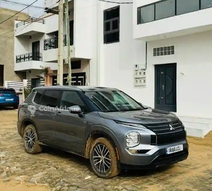 Mitsubishi Outlander 2023 - Vue 1