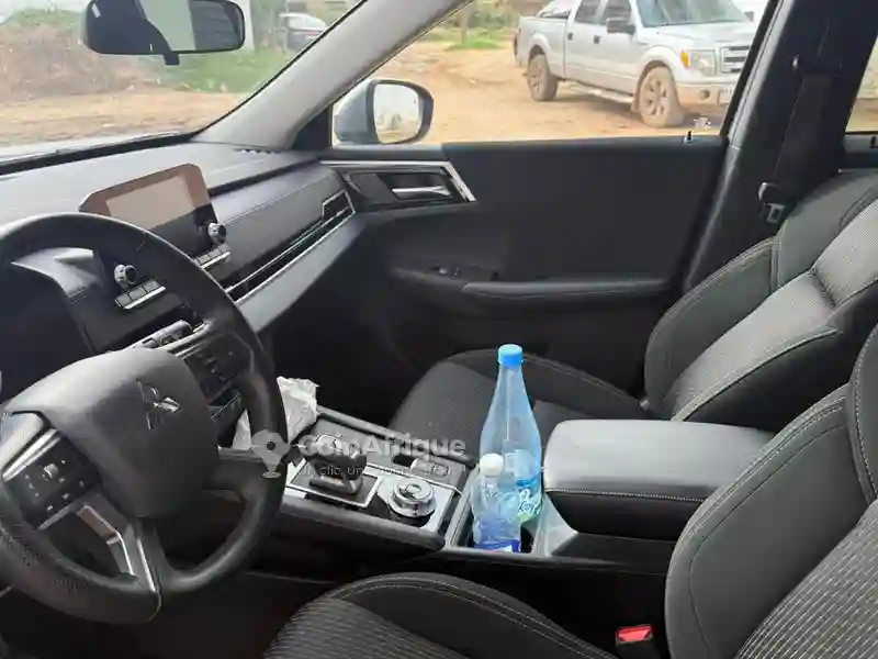 Mitsubishi Outlander 2023 - Vue 2