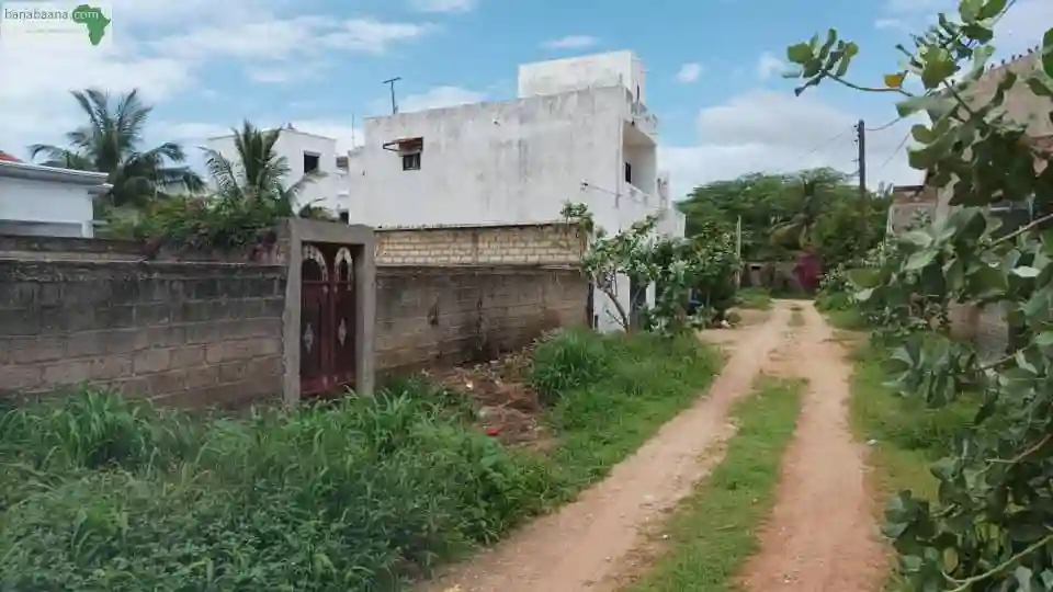 Terrain de 600 Mètres Carrés à Vendre à S - Vue 1