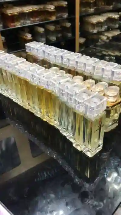 Parfums Ennaciri Venant du Maroc Hommes et Femmes à Dakar - Vue 3