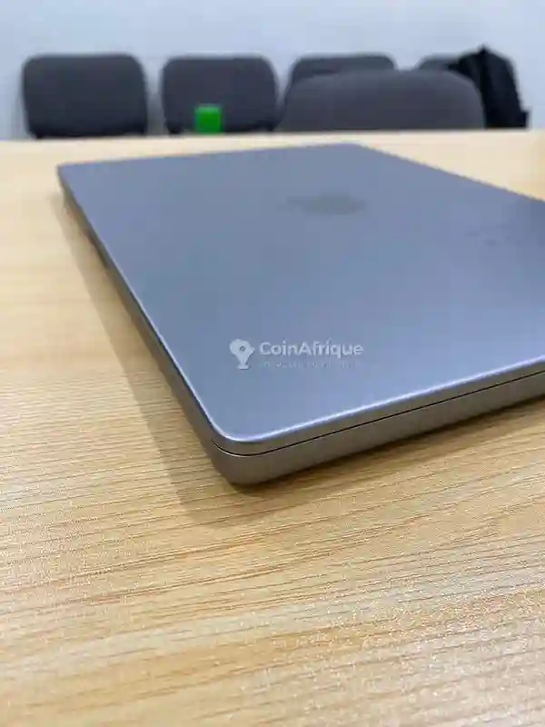 Macbook Pro m1 2021 16 Pouces Puce Apple m1 ram 32go Disque 512go - Vue 4