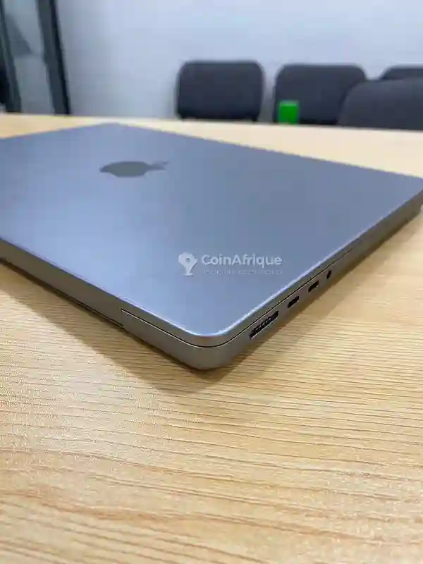 Macbook Pro m1 2021 16 Pouces Puce Apple m1 ram 32go Disque 512go - Vue 5