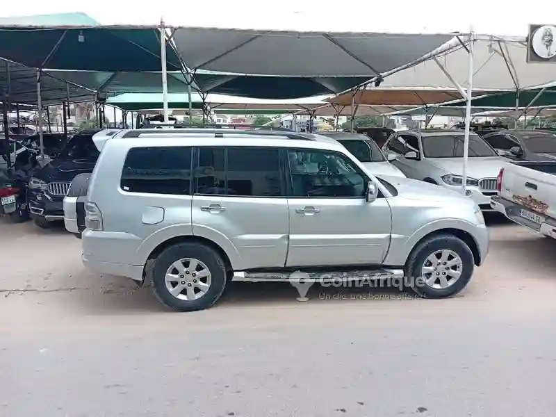 Mitsubishi Pajero 2015 - Vue 3