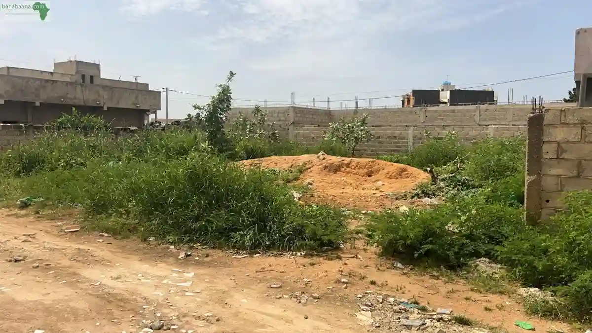 Terrain de 300 Mètres Carrés à Vendre à S - Vue 2