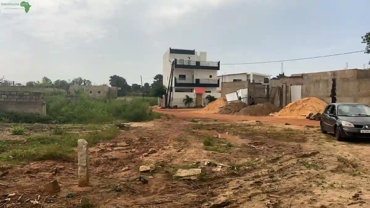Terrains de 300 Mètres Carrés à Saly Sén�