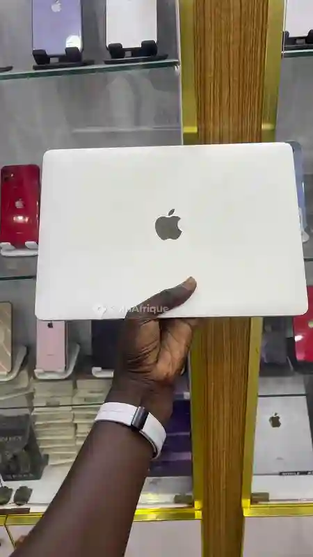 Ordinateur Macbook pro - Vue 1