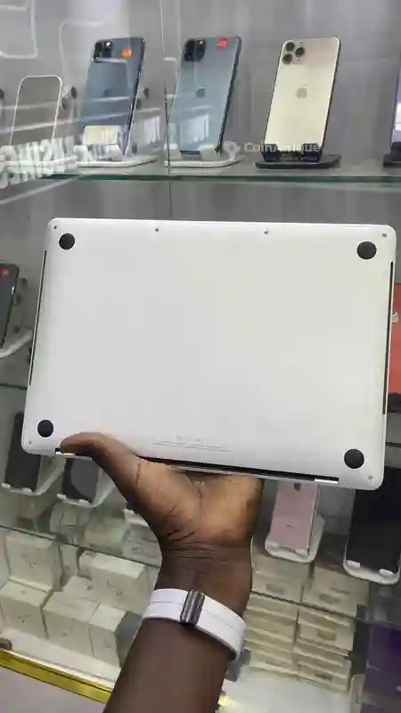 Ordinateur Macbook pro - Vue 2