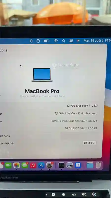 Ordinateur Macbook pro - Vue 3