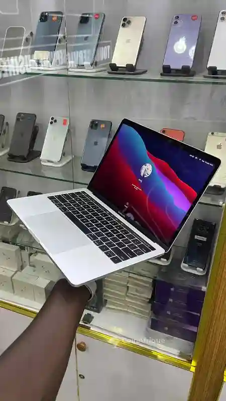 Ordinateur Macbook pro - Vue 4