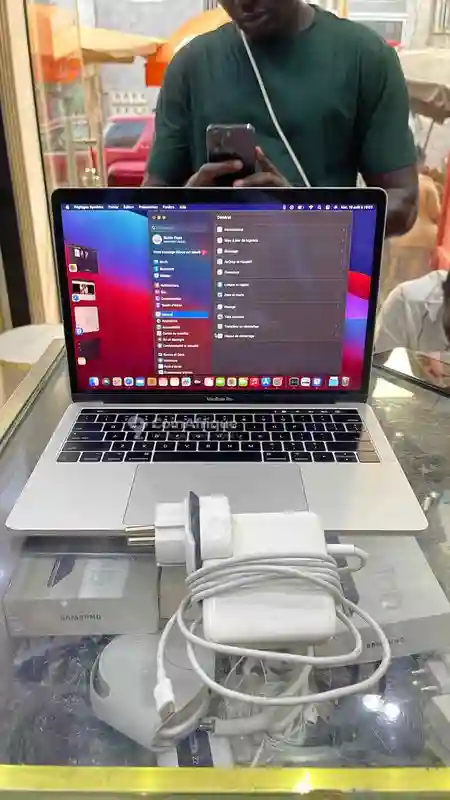 Ordinateur Macbook pro - Vue 5