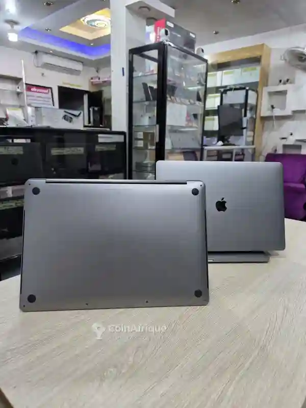 PC Macbook pro 2019 Core i9 16 Pouce - Vue 3