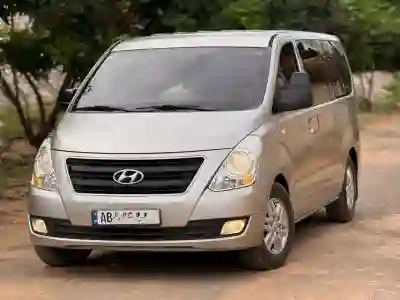 Location Hyundai Grand Starex 2021 à Dakar