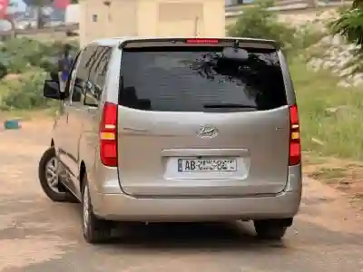 Location Hyundai Grand Starex 2021 à Dakar - Vue 1