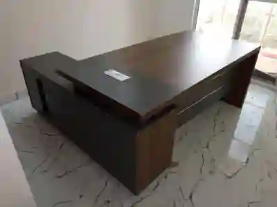 Tables de Bureau DG O22 à Dakar