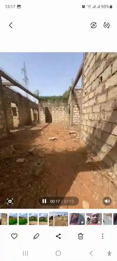 Maison Inachevé à Vendre à Mbour - Vue 2