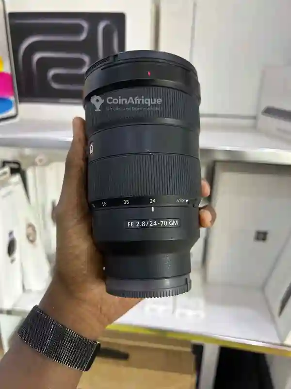 Objectif Sony 24-70mm - Vue 1
