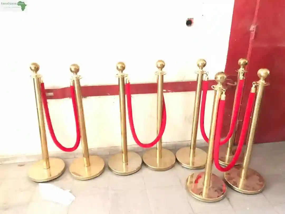 Location DE Tapis Rouge ET Potelets A Dakar - Vue 1