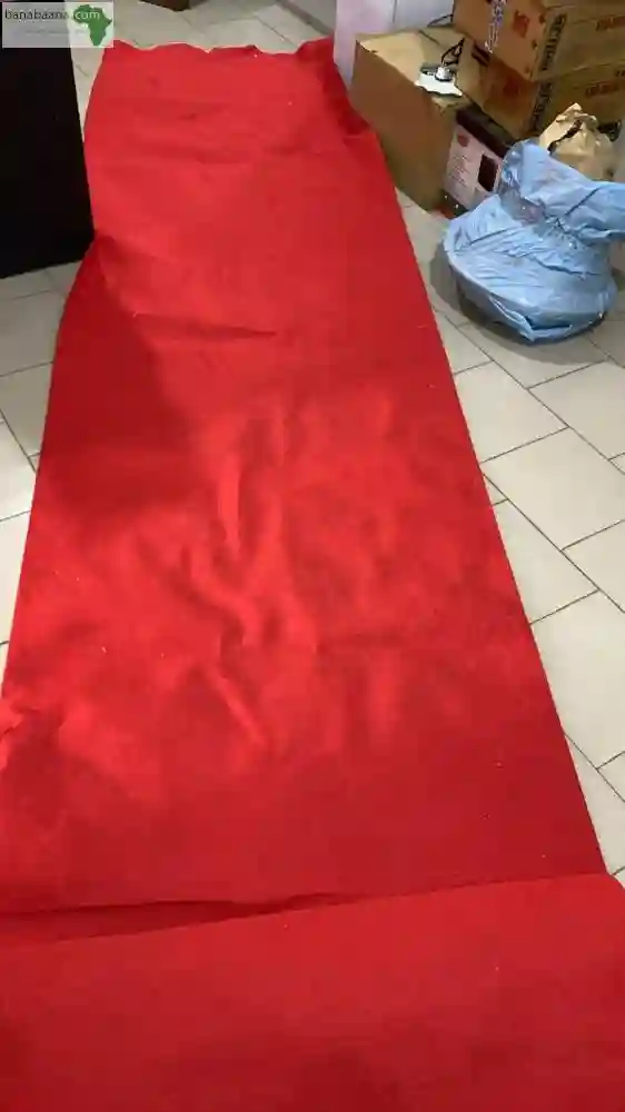 Location DE Tapis Rouge ET Potelets A Dakar - Vue 2