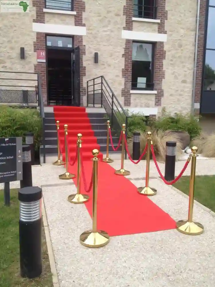 Location DE Tapis Rouge ET Potelets A Dakar - Vue 3