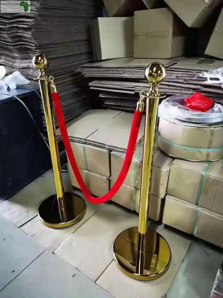 Location DE Tapis Rouge ET Potelets A Dakar - Vue 4