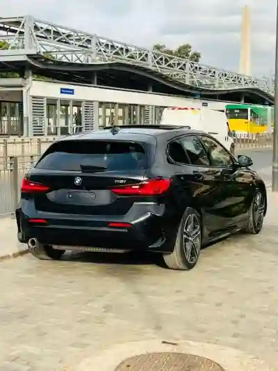 BMW Serie 1 Venant 2023 à Dakar - Vue 2